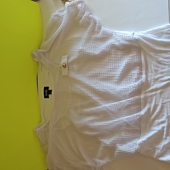 White office blouse with cami under, netted front, fabric back, goldtone button - Picture 4 of 9